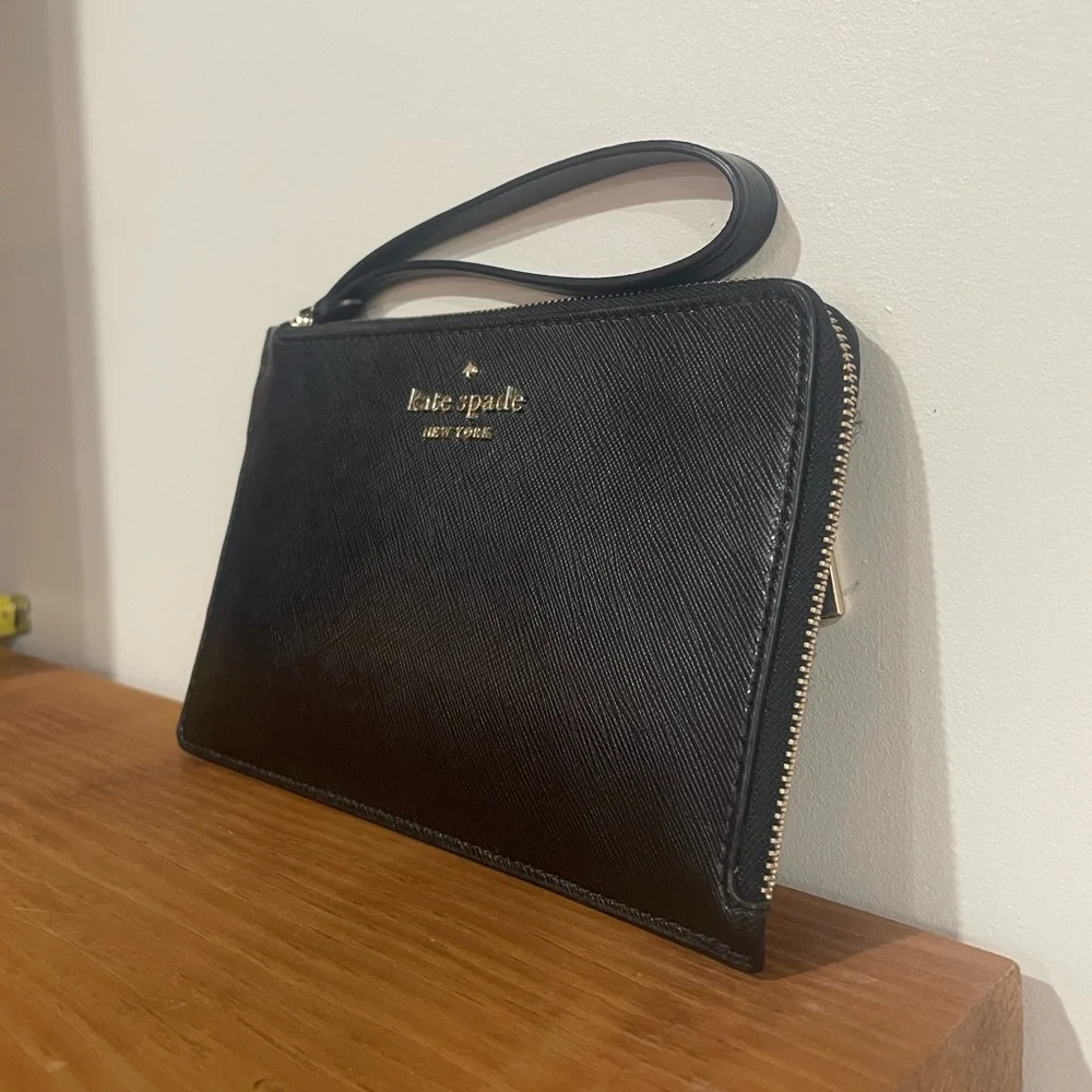 💓Kate Spade Black Clutch Wristlet Wallet iPhone fits in it